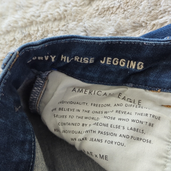American Eagle Distressed Dark Wash Curvy Hi Rise Jegging Blue Jean Size 2 - Picture 4 of 8
